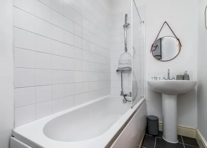 Seabreeze Retreat - Location Free Parking Quiet Area * Whitby